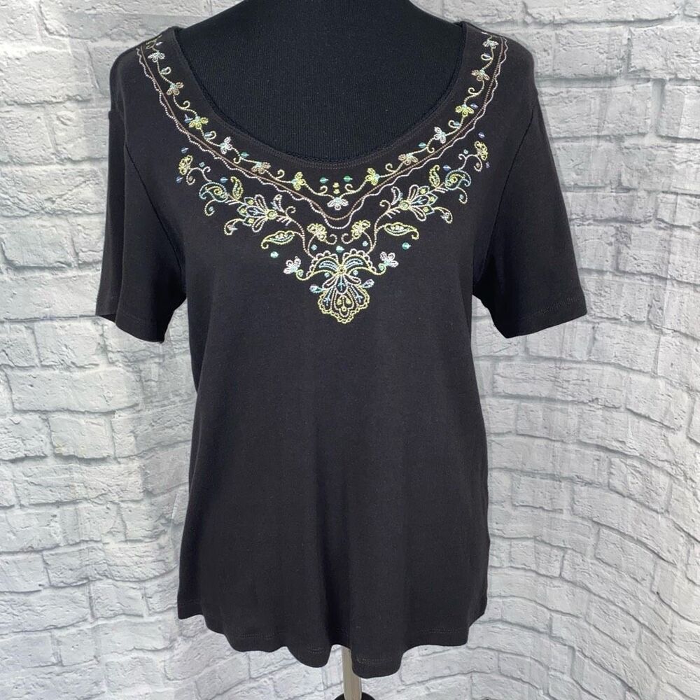 Classic Elements women M short sleeve scoopneck top w/floral embroidery sequins